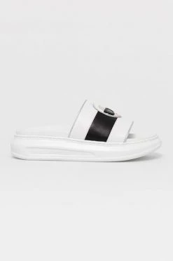 Γυναικεία Σαγιονάρες Δερμάτινες παντόφλες Karl Lagerfeld χρώμα: άσπρο